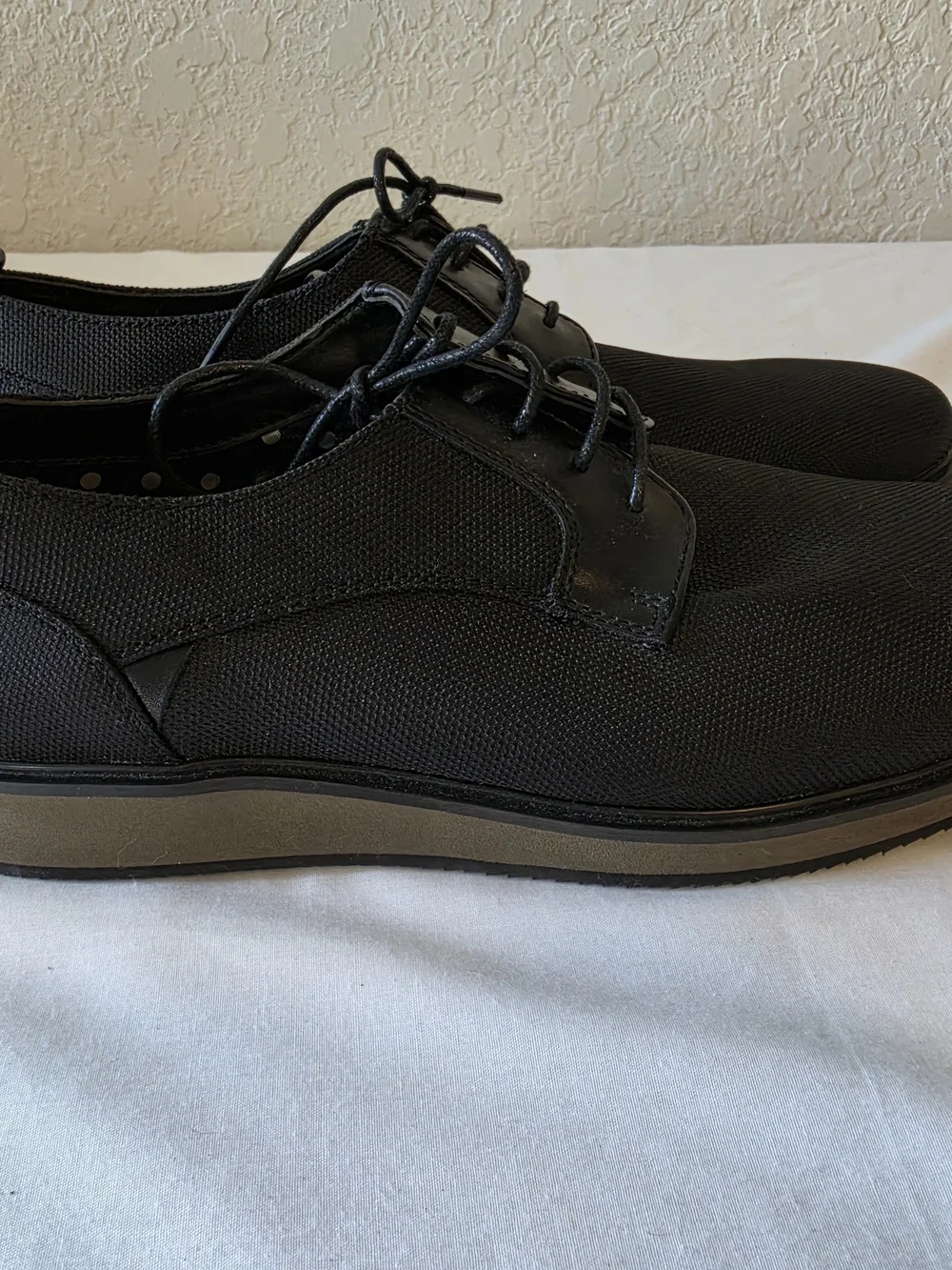 Men's Black Lace-Up Derby Oxfords